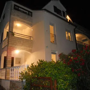Yvonne Apartment